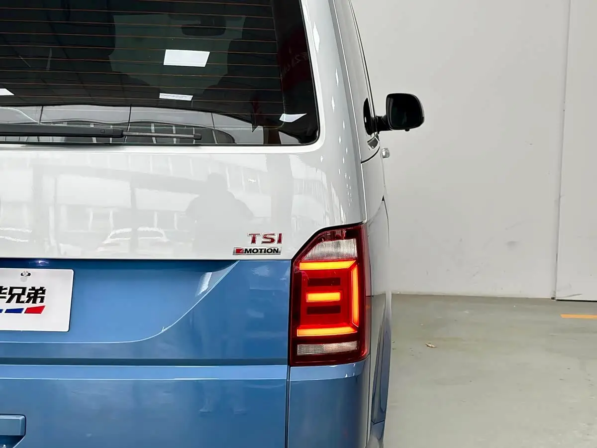Volkswagen Multivan 2018 — Photo 15/20
