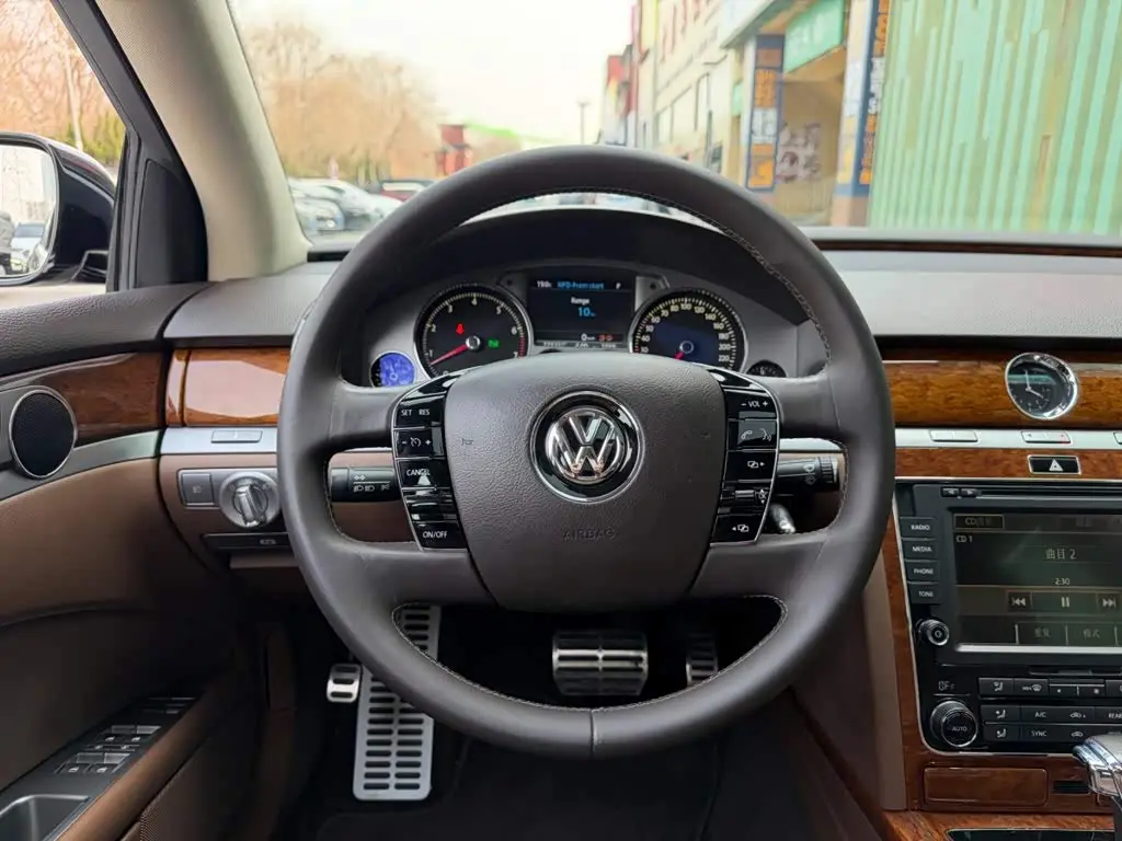 Volkswagen Phaeton 2015 — Şəkil 5/11