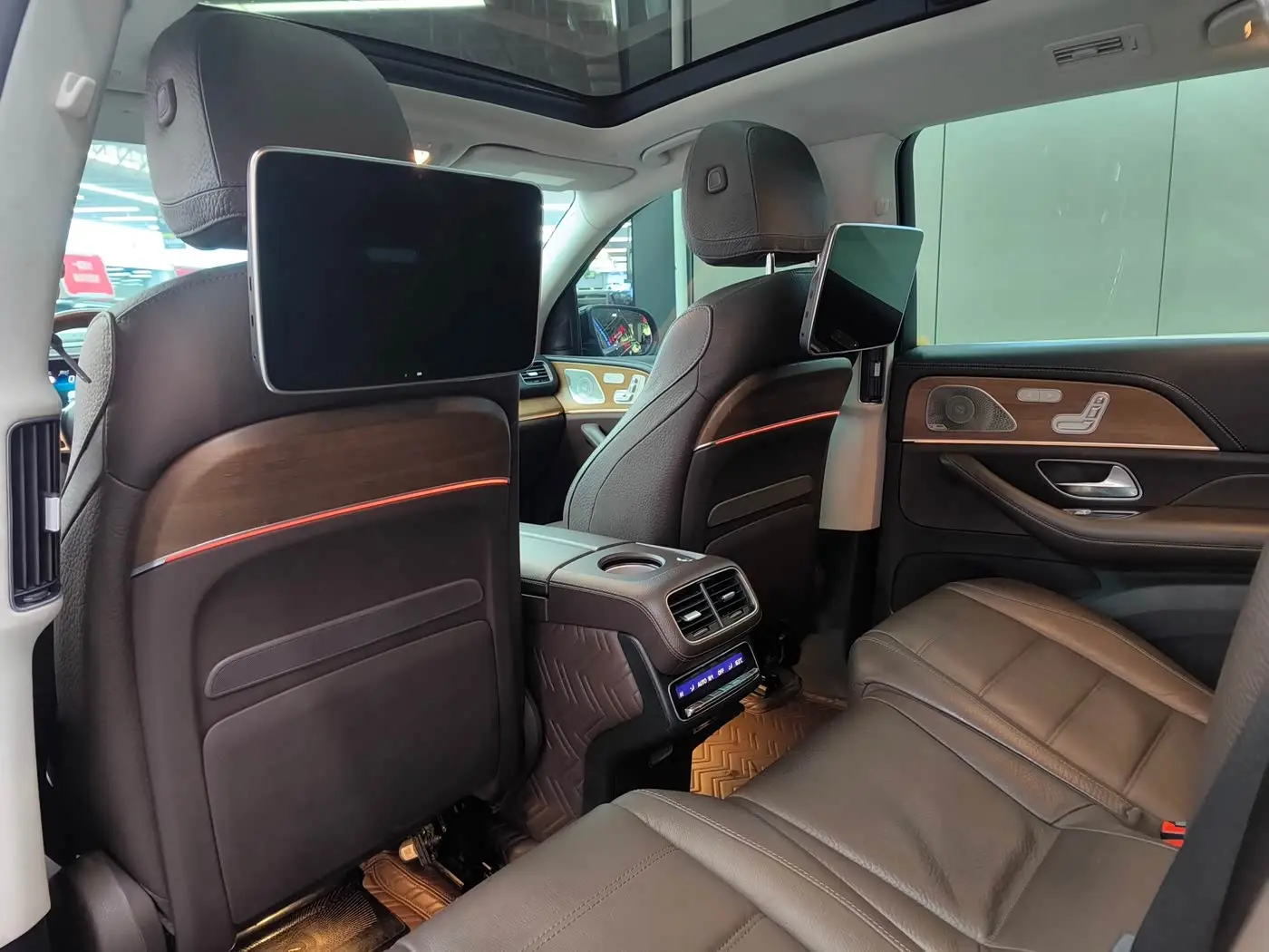 Mercedes-Benz GLS 2021 — Photo 15/20