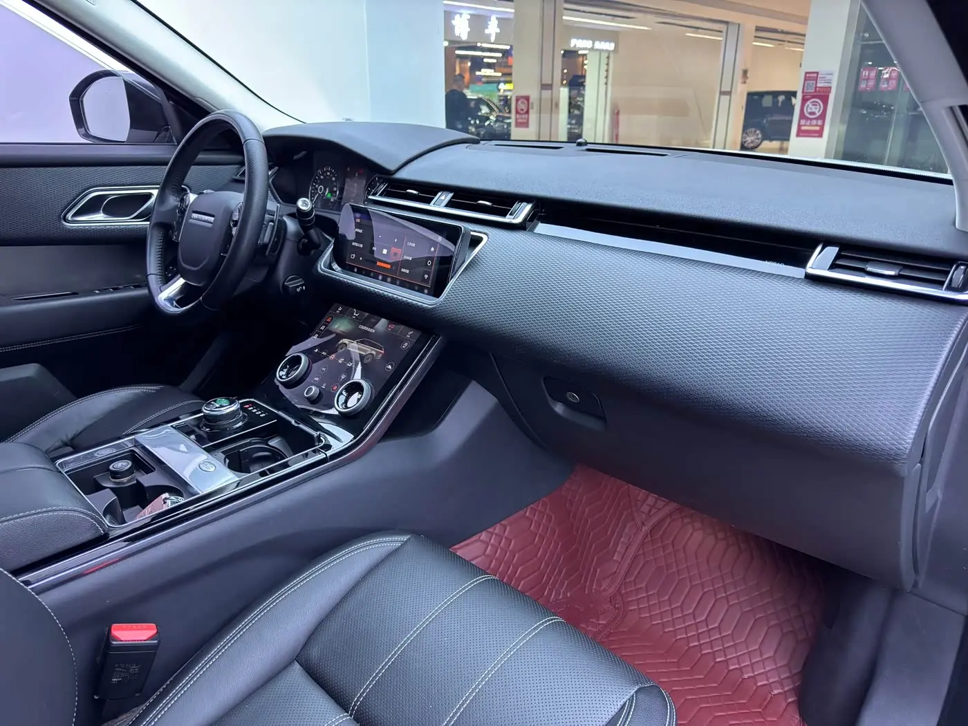 Land Rover Range Rover Velar 2018 — Фото 11/17