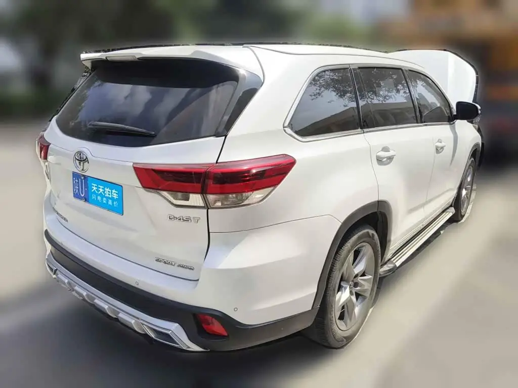 Toyota Highlander 2021 — Фото 2/13