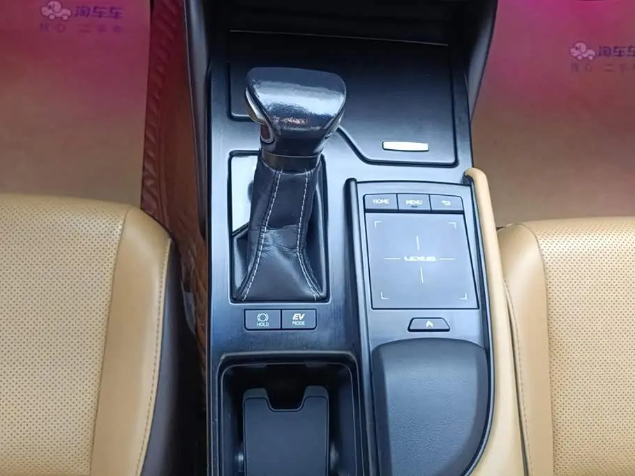Lexus ES 2020 — Photo 16/16