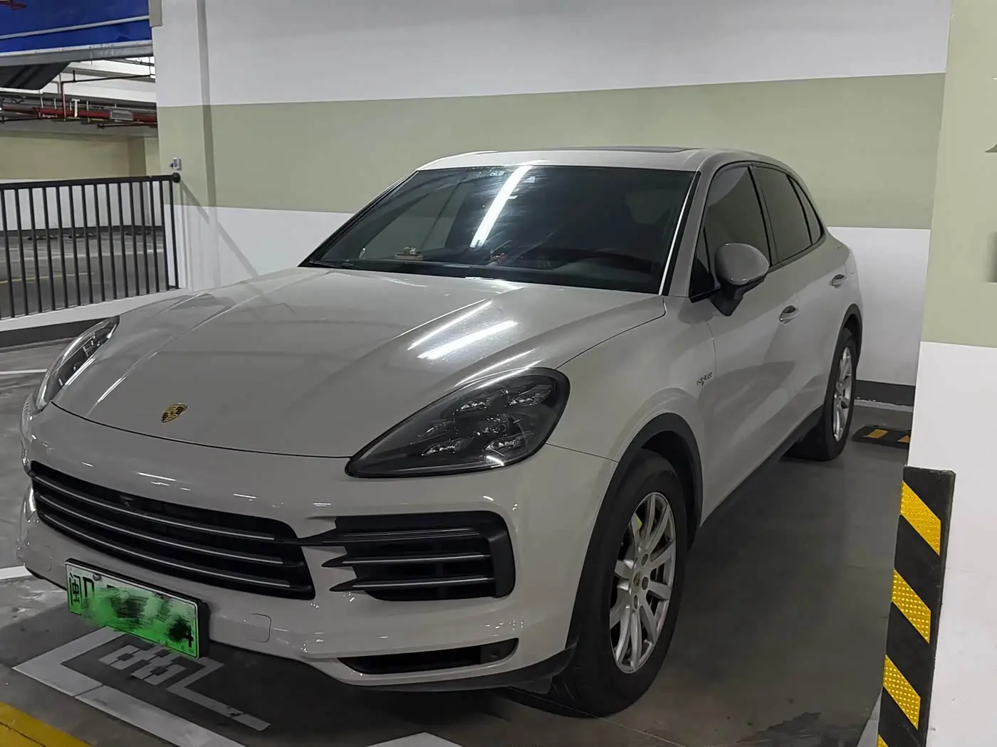 Porsche Cayenne New Energy 2019 — Фото 1/9