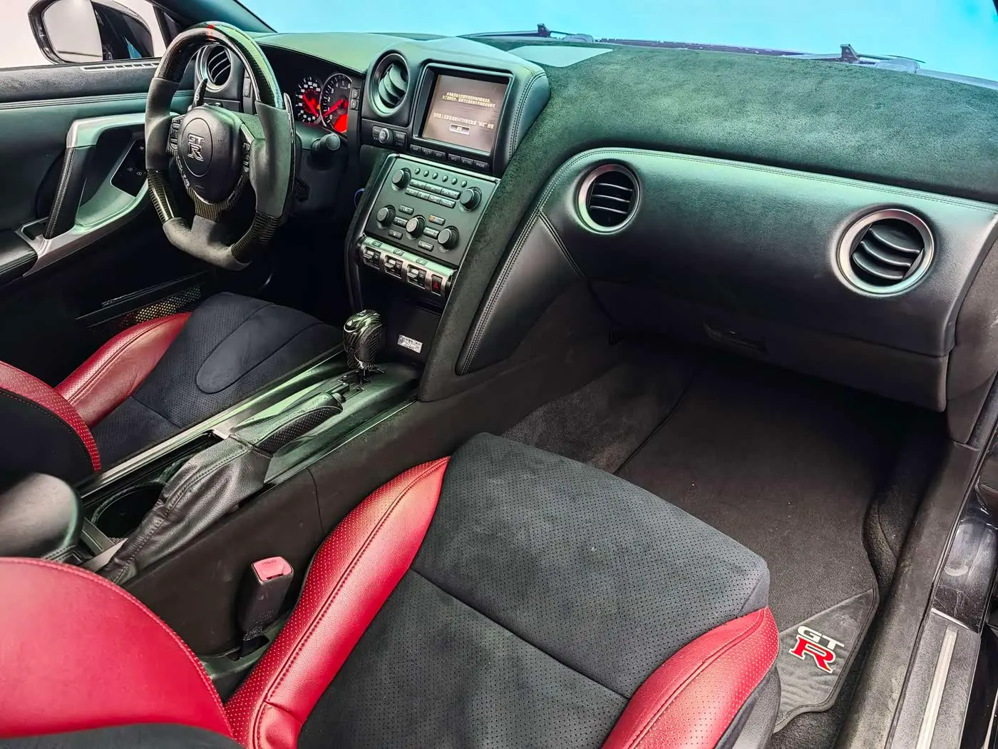 Nissan GT-R 2009 — Photo 9/15