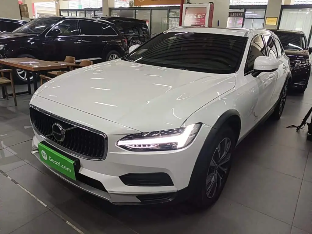 Volvo V90, 2023