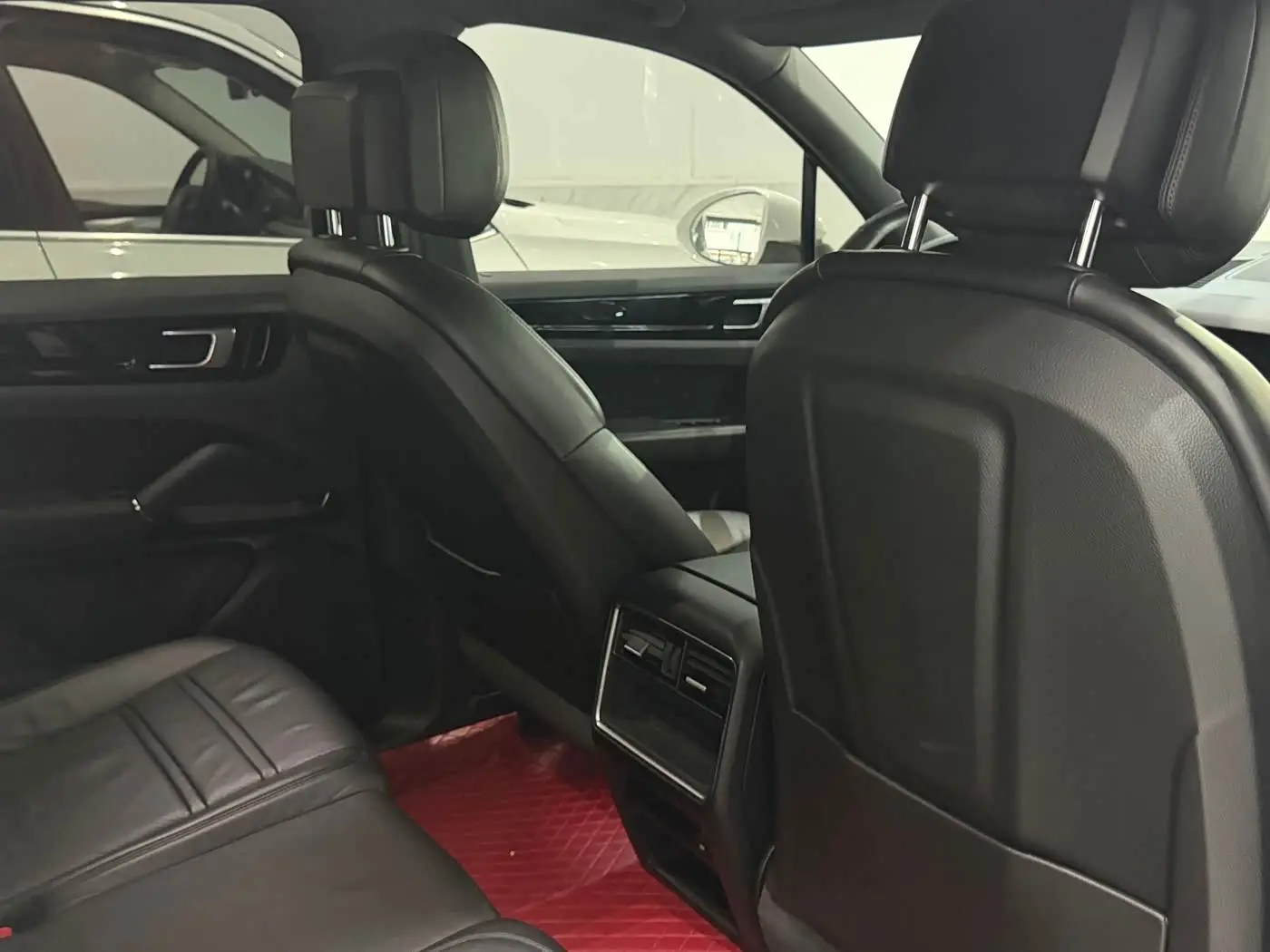 Porsche Cayenne 2018 — Photo 14/17