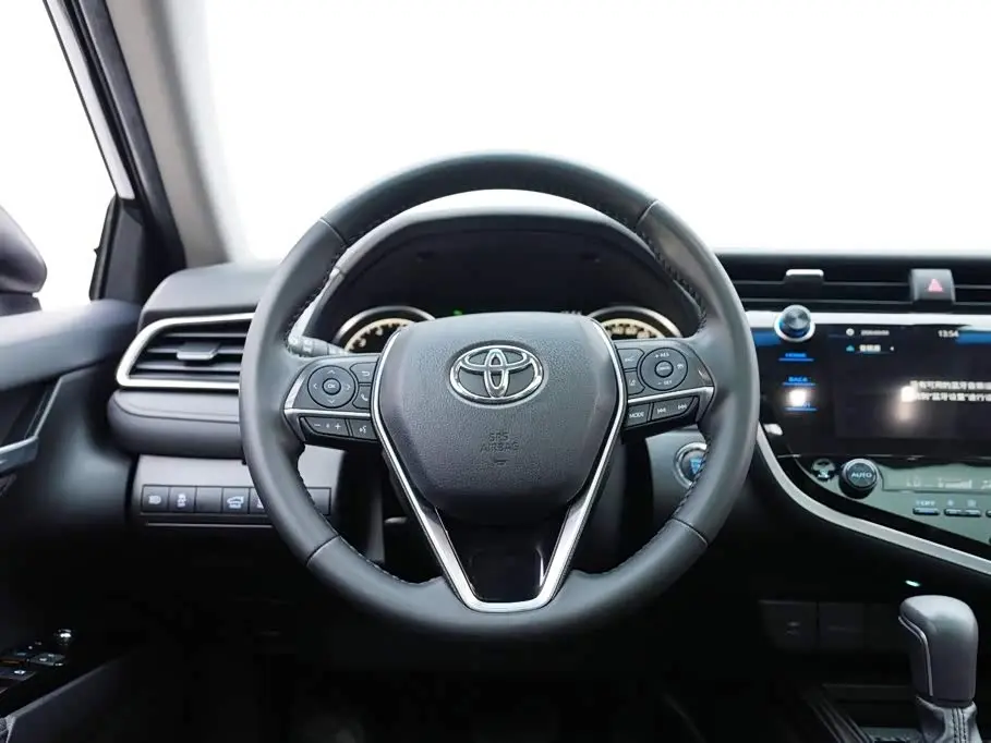Toyota Camry 2019 — Photo 11/19