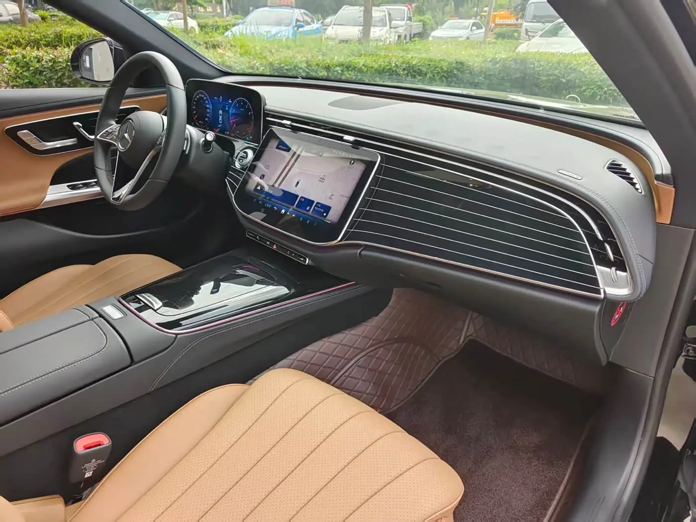 Mercedes-Benz E-Class 2025 — Photo 13/20