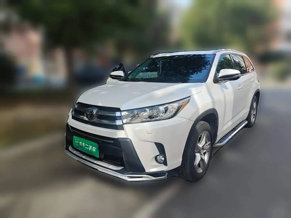 Toyota Highlander 2019 — Фото 1/20