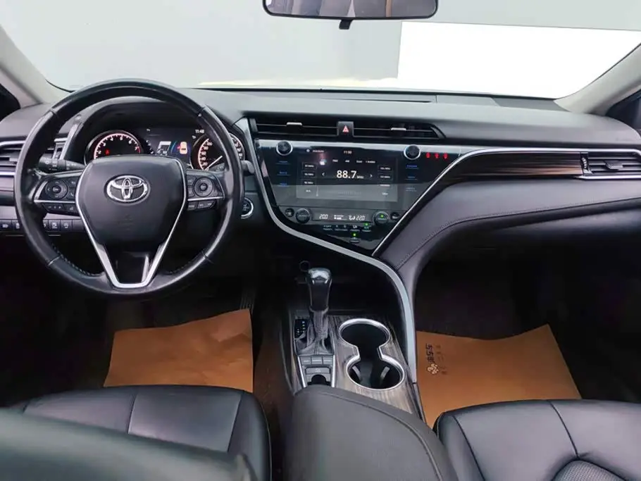 Toyota Camry 2019 — Şəkil 12/16