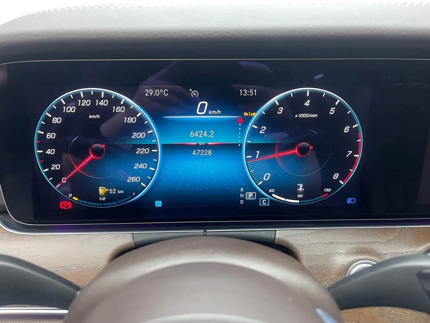 Mercedes-Benz E-Class 2023 — Photo 11/20
