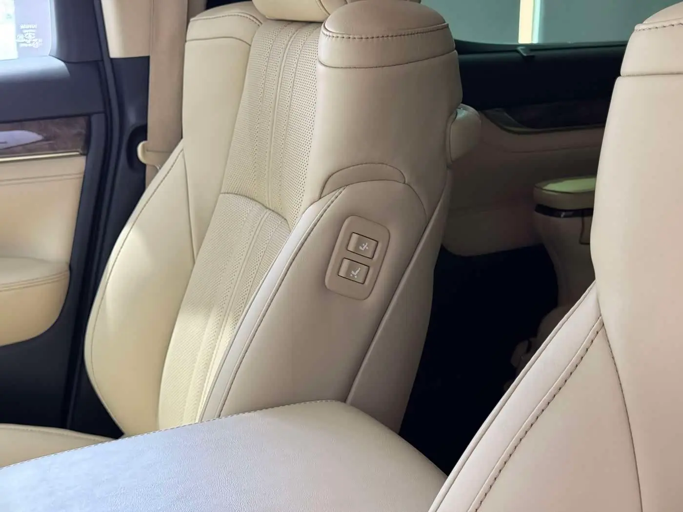 Toyota Alphard 2020 — Photo 10/20