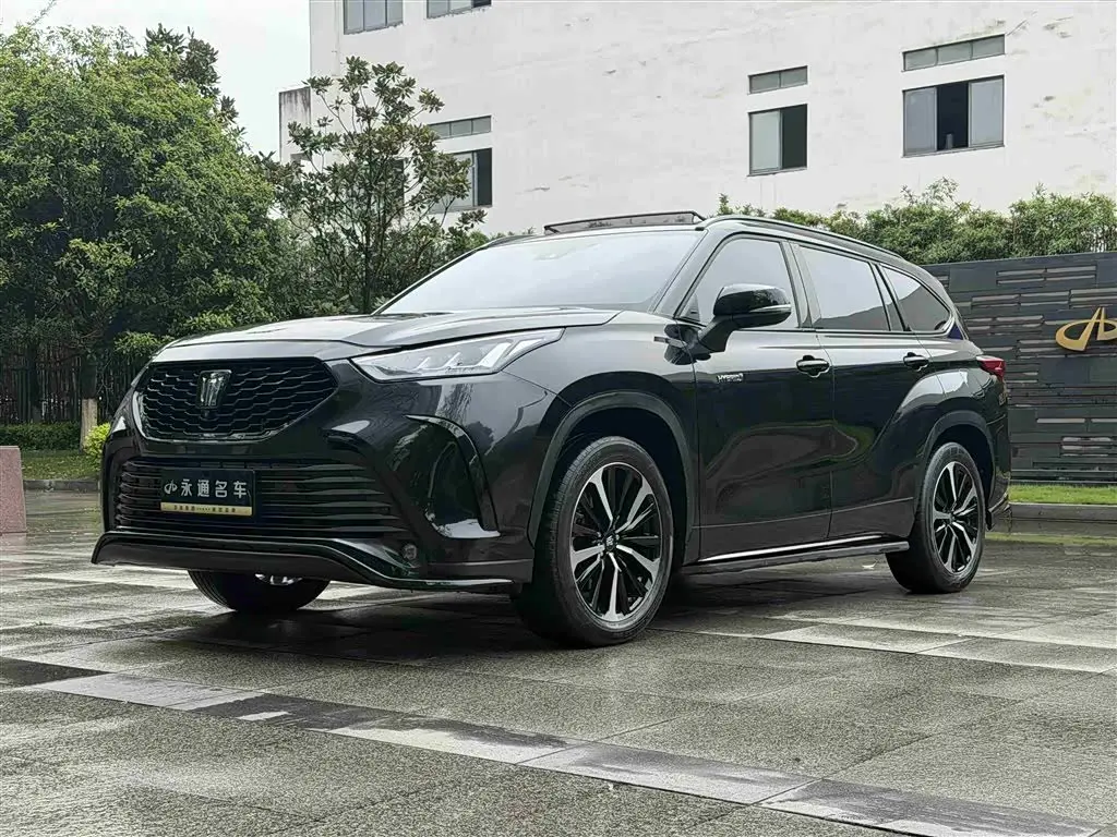 Toyota Crown Kluger 2021 — Photo 1/17