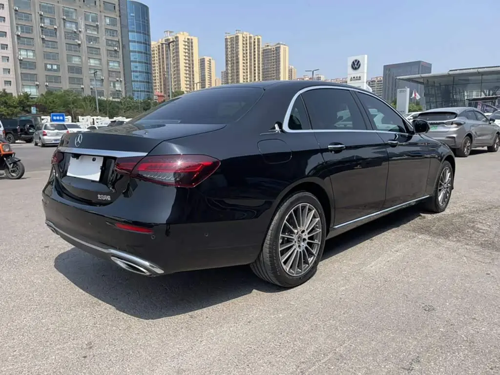 Mercedes-Benz E-Class 2021 — Photo 14/20