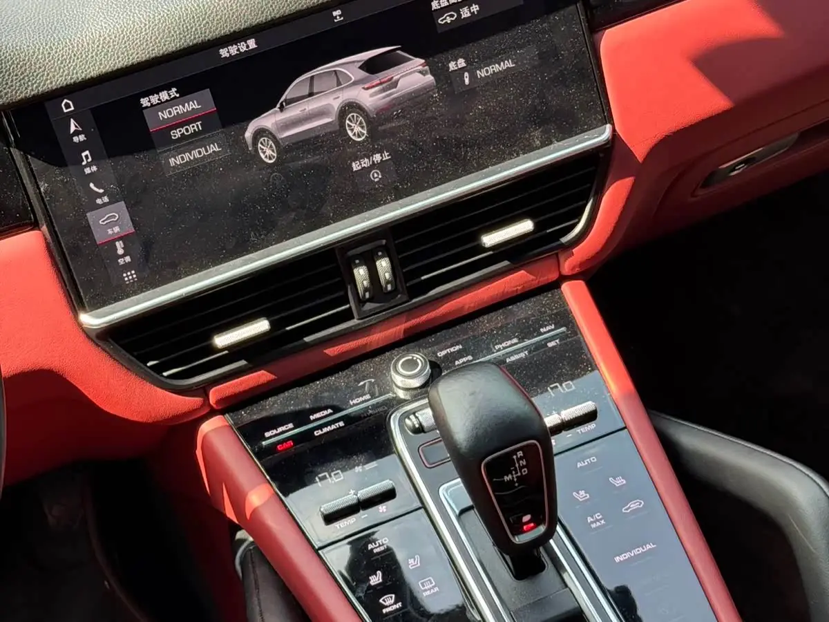 Porsche Cayenne 2018 — Photo 7/10