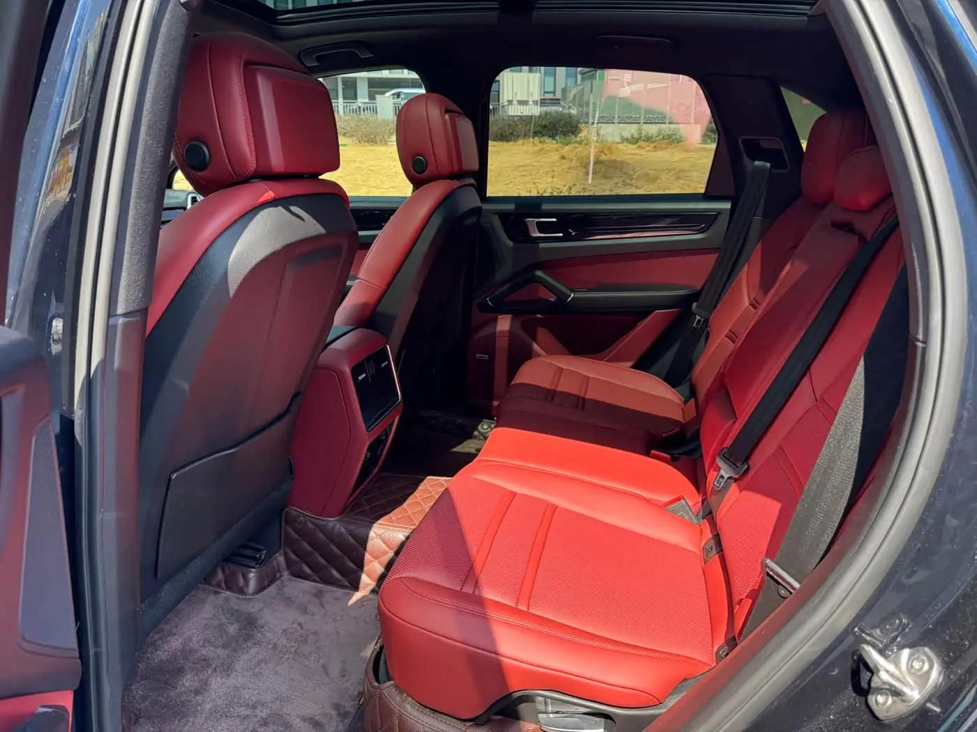 Porsche Cayenne 2018 — Photo 6/10