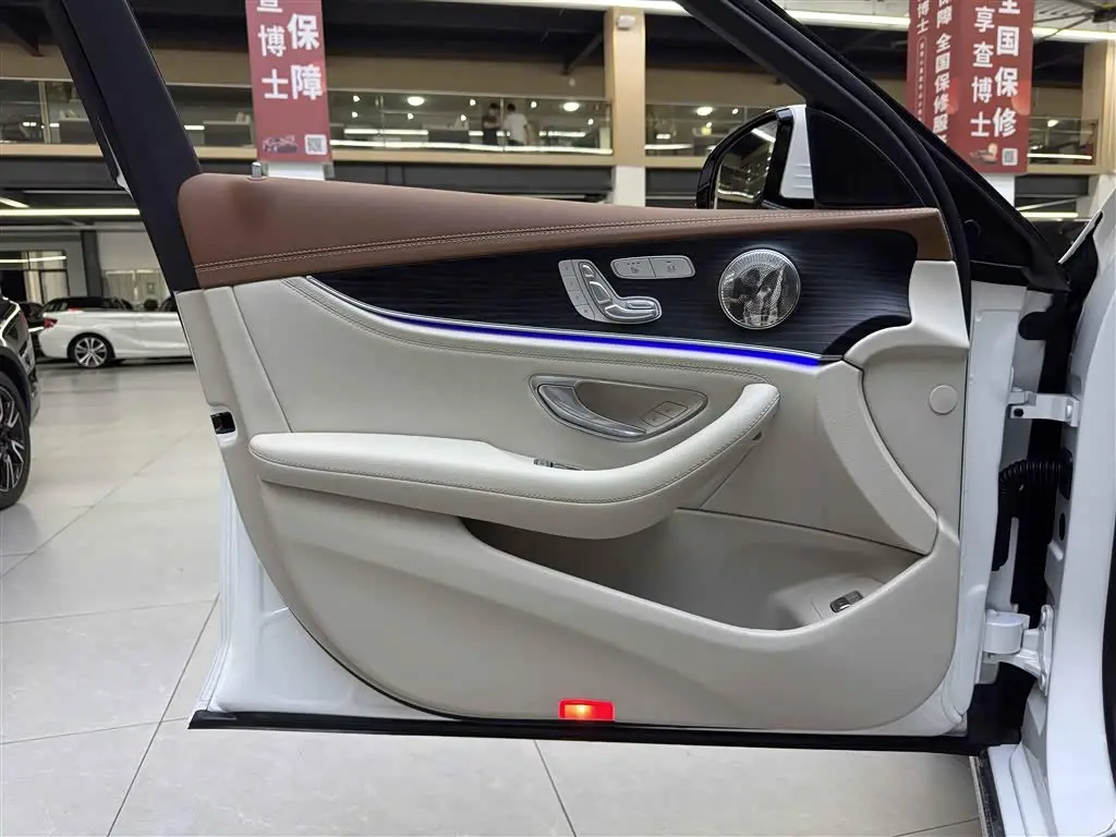 Mercedes-Benz E-Class 2021 — Photo 15/15