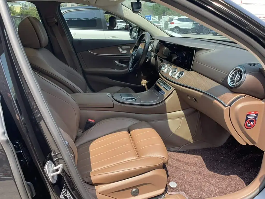 Mercedes-Benz E-Class 2021 — Photo 7/20