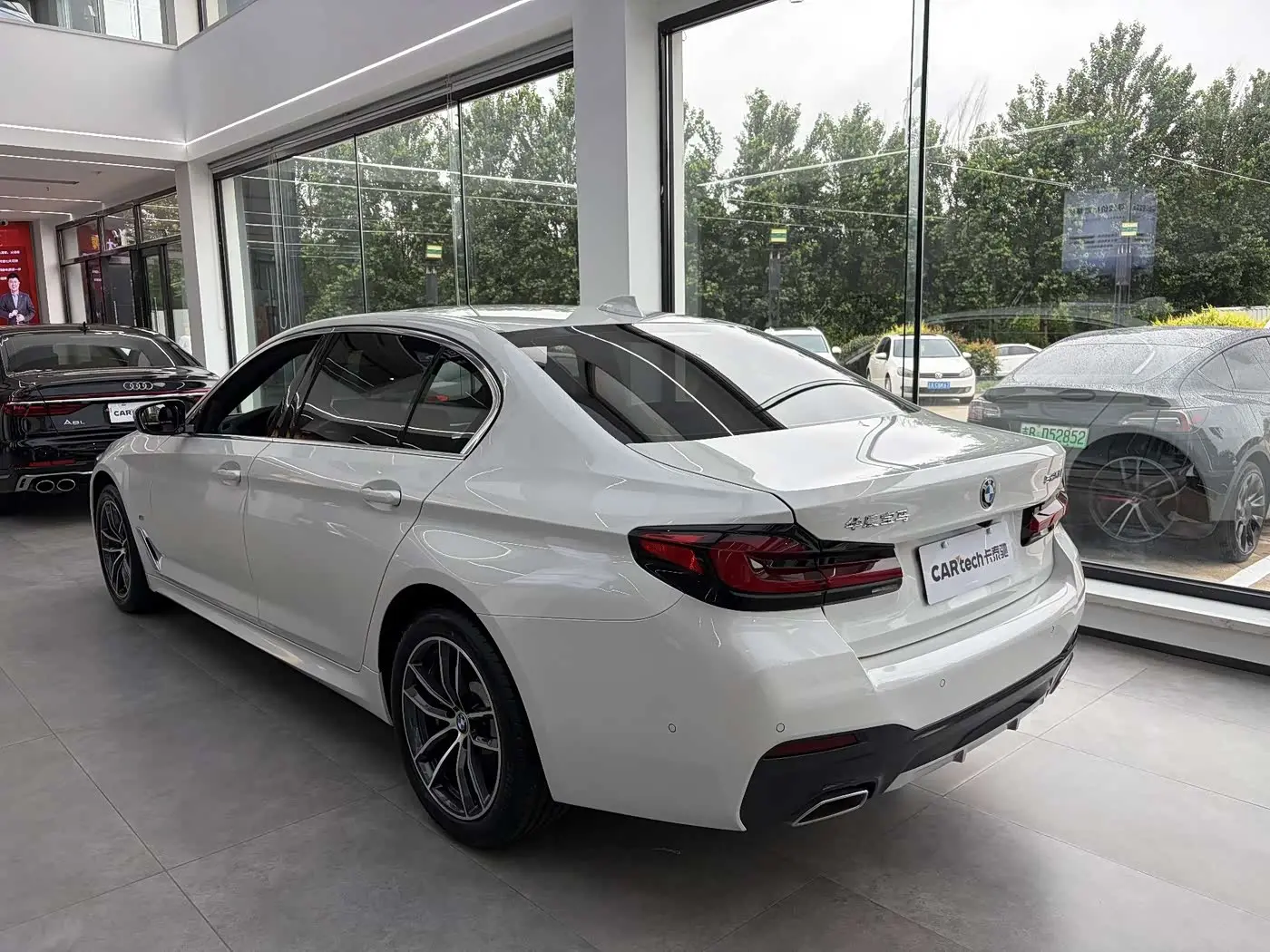BMW 5 Series 2022 — Photo 4/12