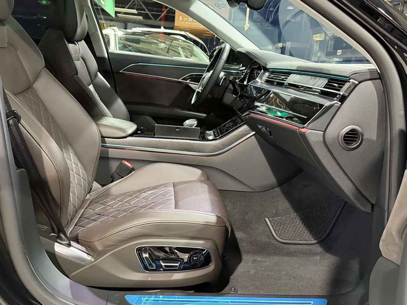 Audi A8 2021 — Photo 8/20