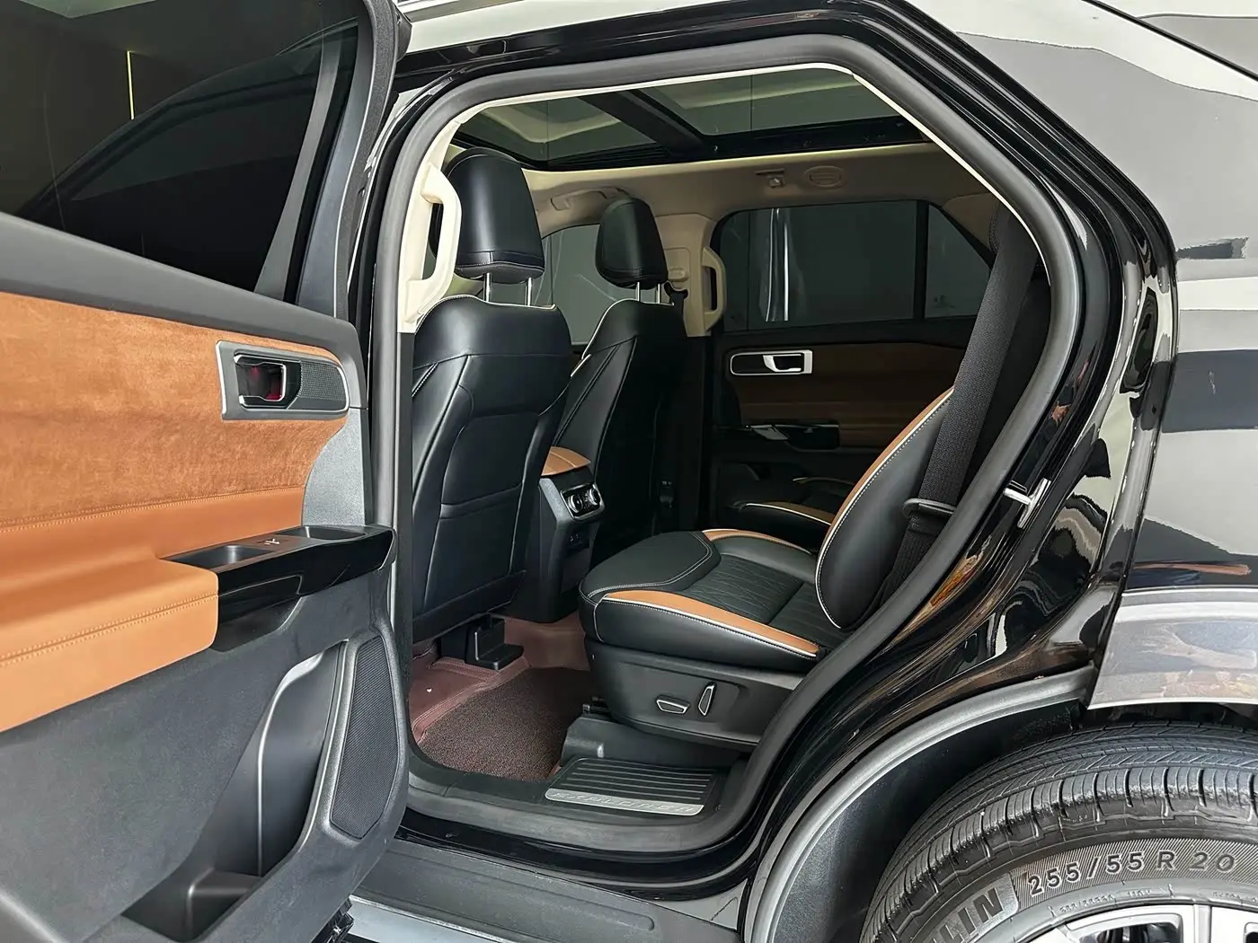 Ford Explorer 2024 — Photo 10/17