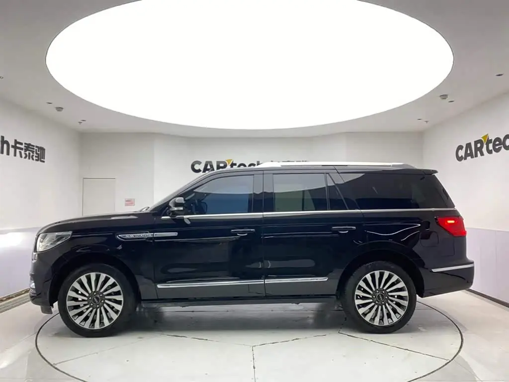 Lincoln Navigator 2021 — Photo 8/20