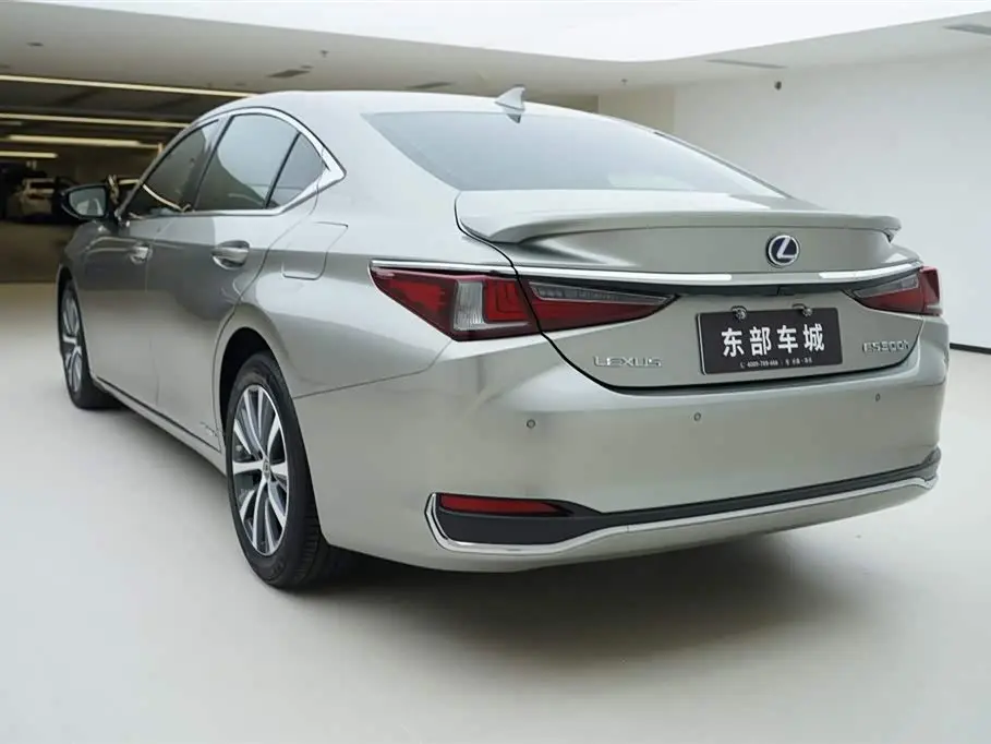 Lexus ES 2021 — Photo 4/20