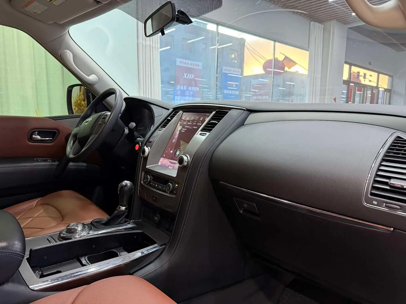 Nissan Patrol 2018 — Photo 8/18
