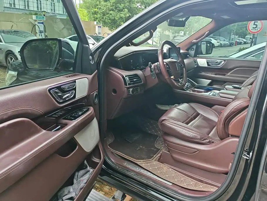 Lincoln Navigator 2022 — Şəkil 9/16