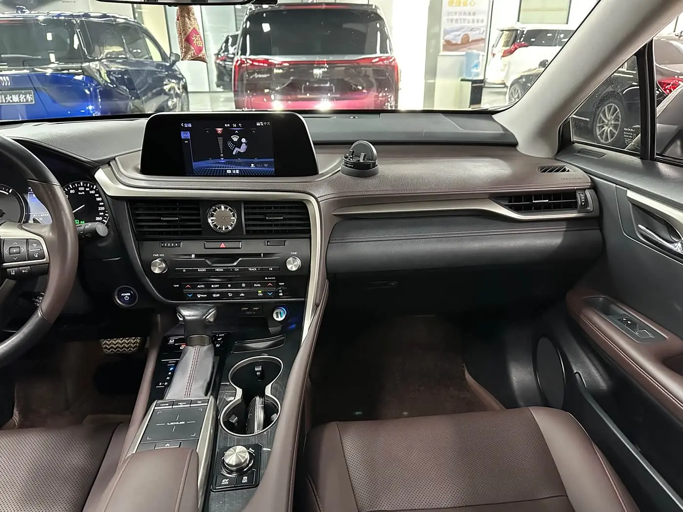 Lexus RX 2022 — Photo 14/20