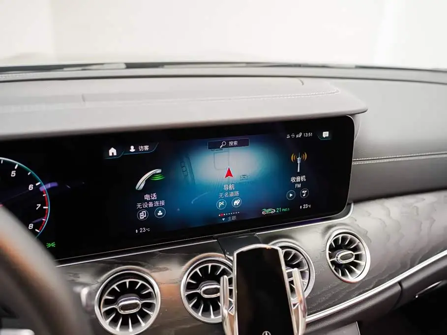 Mercedes-Benz E-Class 2023 — Photo 7/14