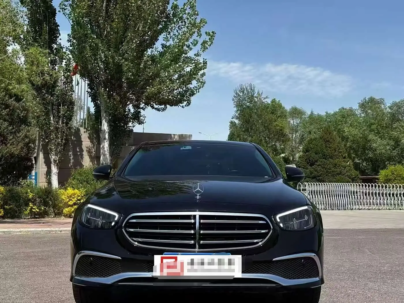 Mercedes-Benz E-Class 2022 — Photo 2/9