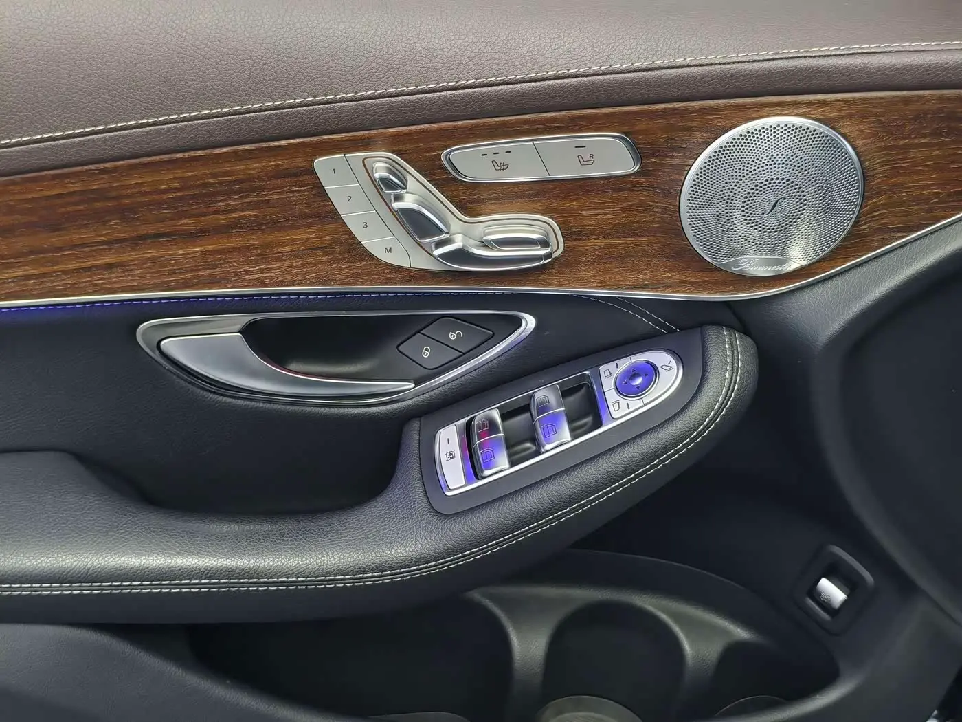 Mercedes-Benz GLC 2020 — Photo 12/19