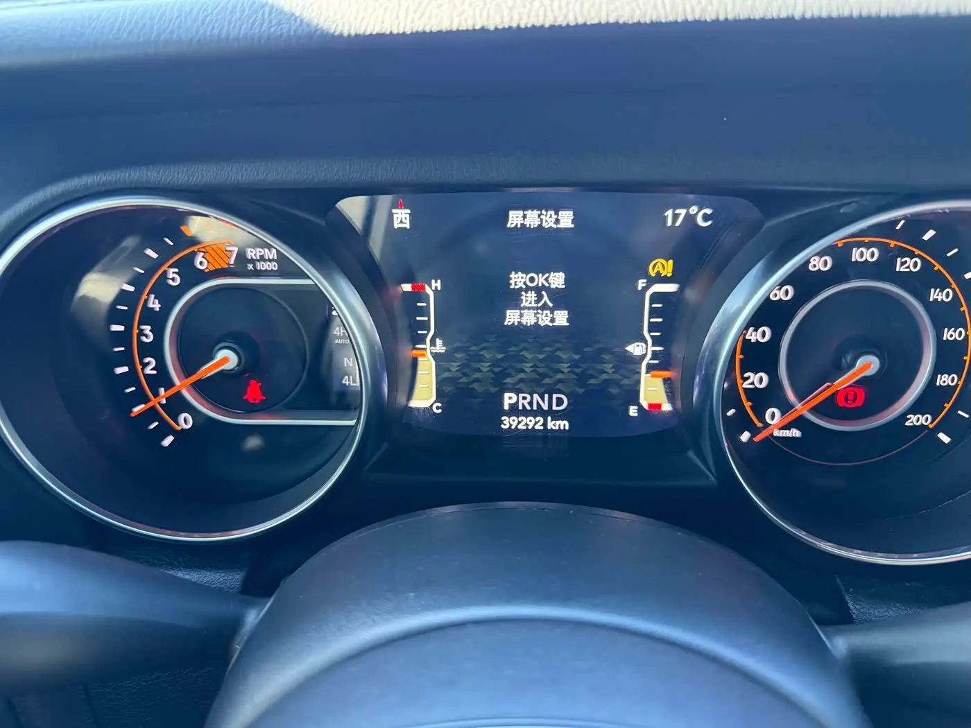 Jeep Wrangler 2020 — Photo 19/20