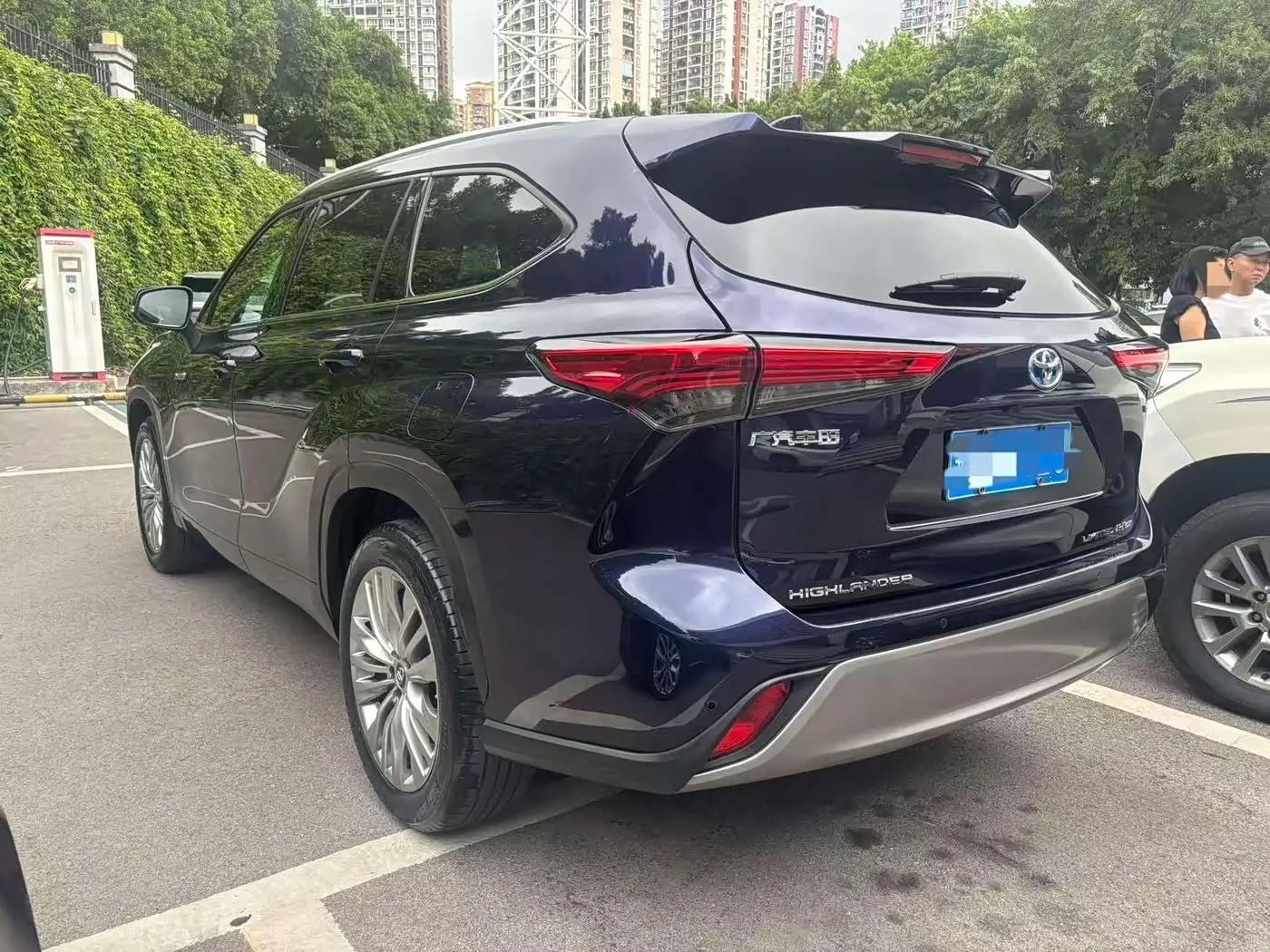 Toyota Highlander 2021 — Photo 4/10