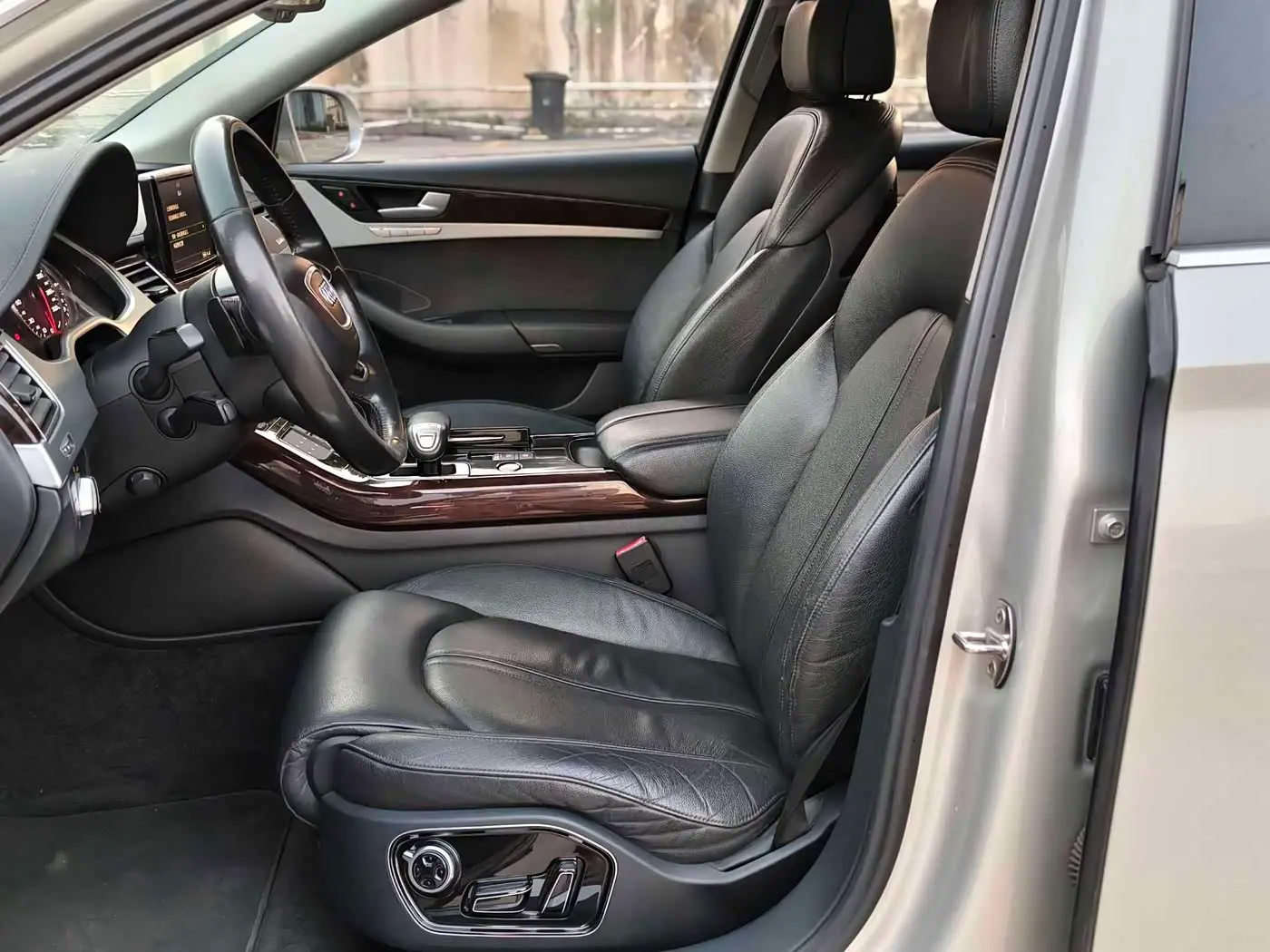 Audi A8 2015 — Photo 8/20