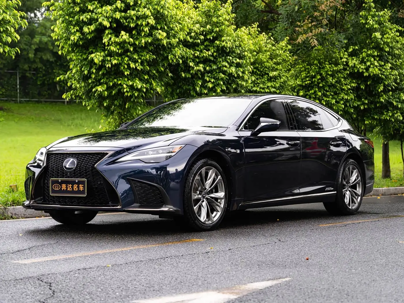 Lexus LS 2021 — Фото 1/20