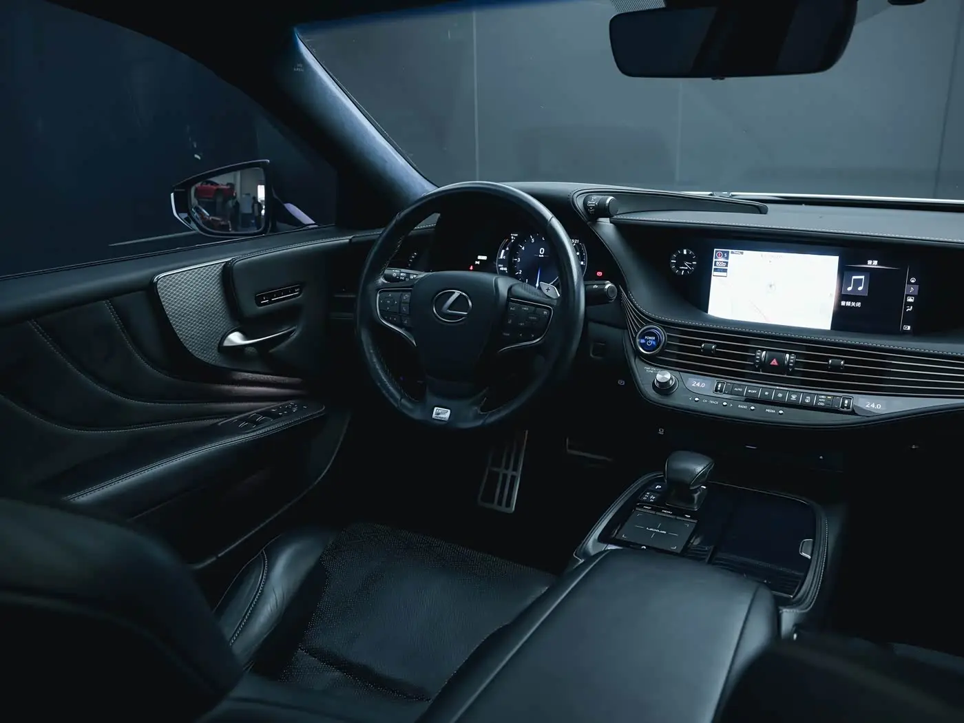 Lexus LS 2018 — Photo 10/20