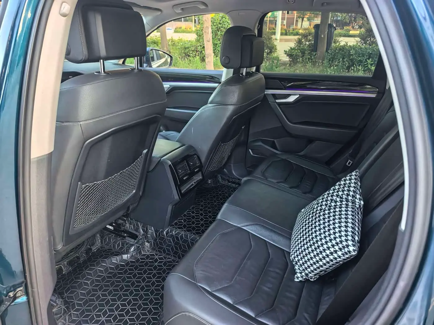 Volkswagen Touareg 2019 — Şəkil 12/15