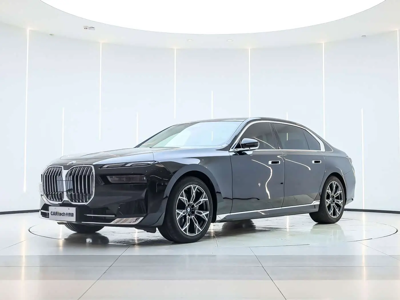 BMW 7 Series 2024 — Photo 2/15