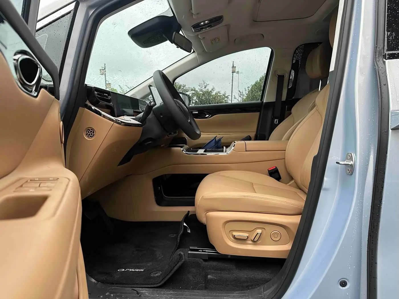 GAC Trumpchi Trumpchi E8 NEV 2026 — Photo 3/10