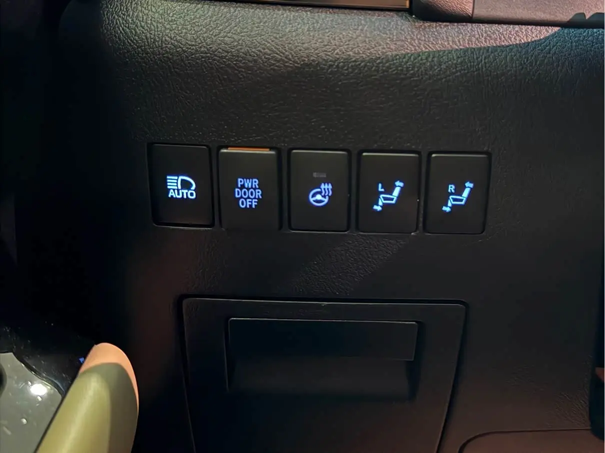 Toyota Alphard 2023 — Фото 14/20
