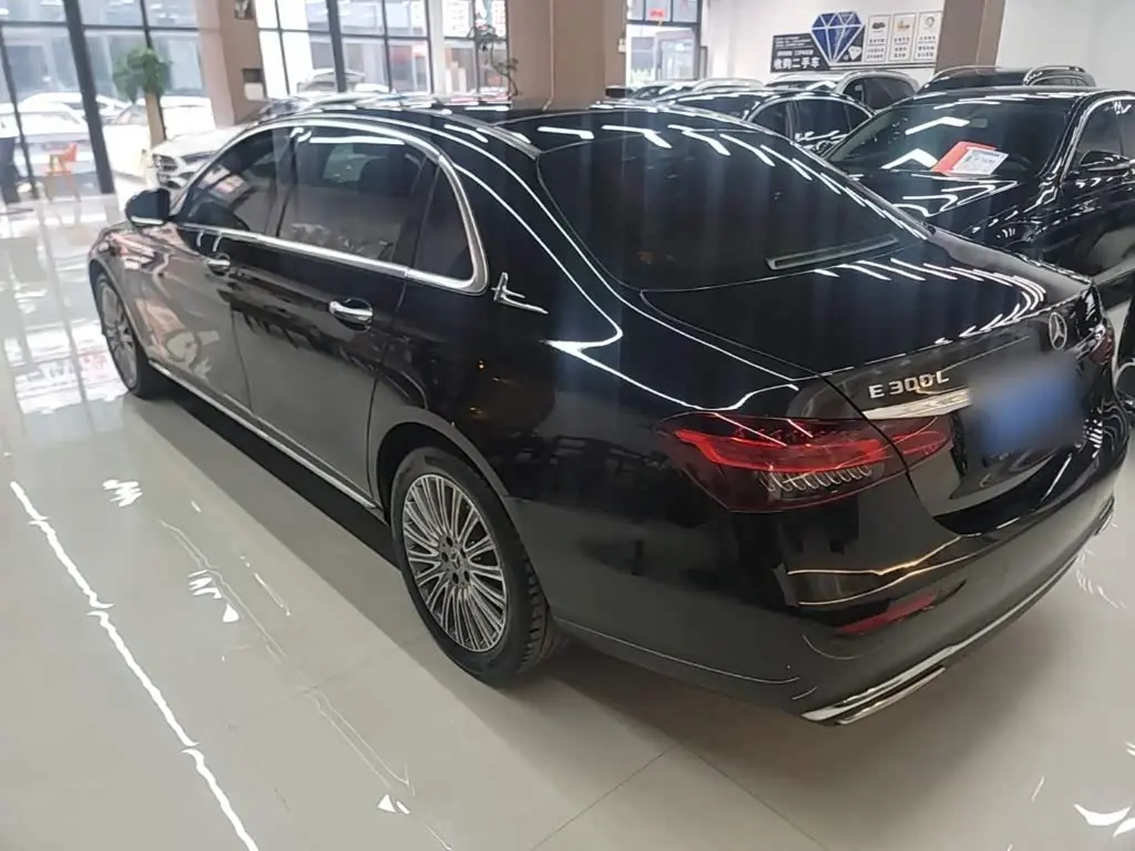 Mercedes-Benz E-Class 2023 — Photo 5/20