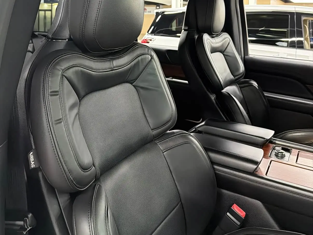 Lincoln Navigator 2018 — Şəkil 9/9