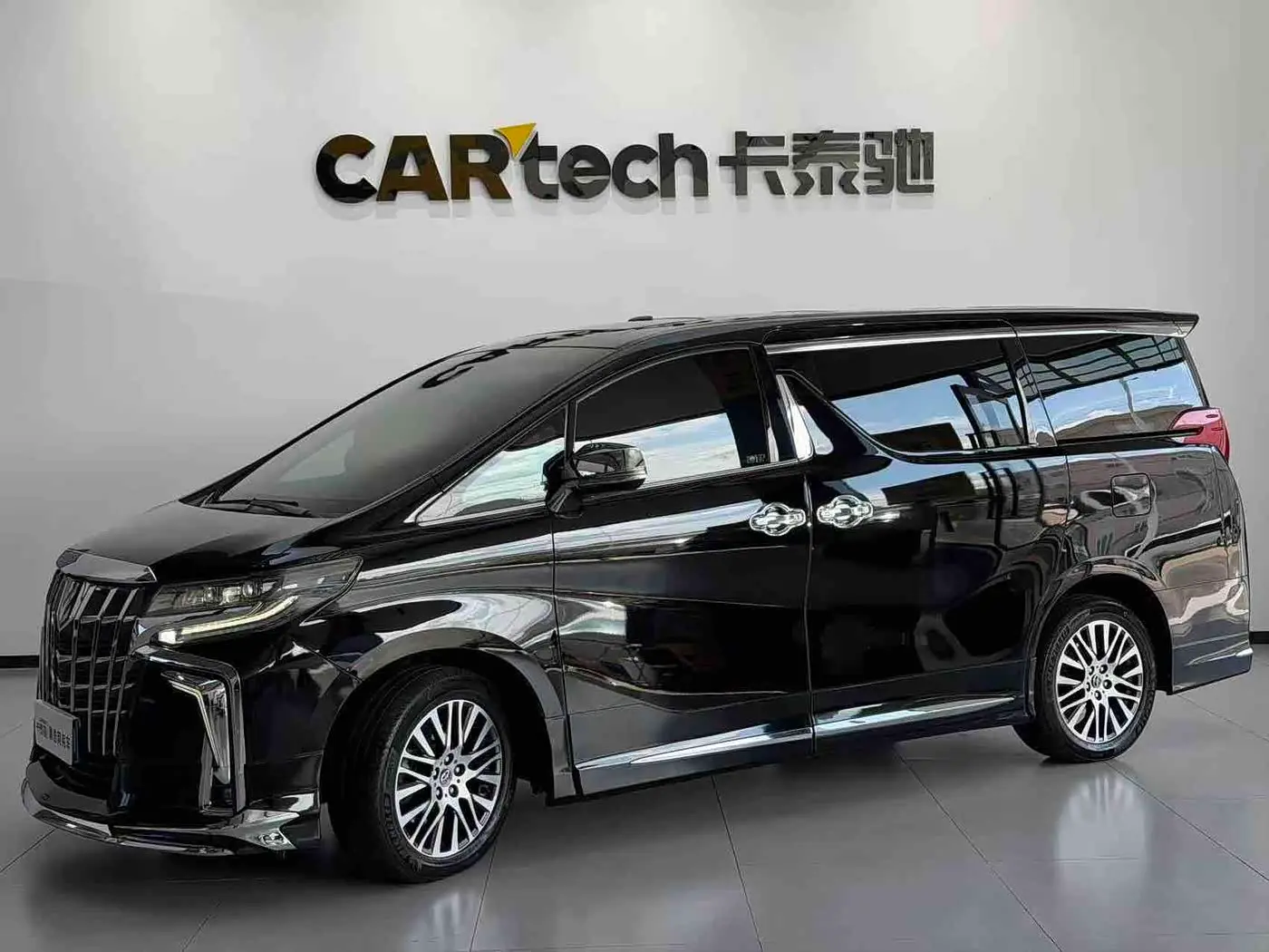 Toyota Alphard 2018 — Фото 2/12