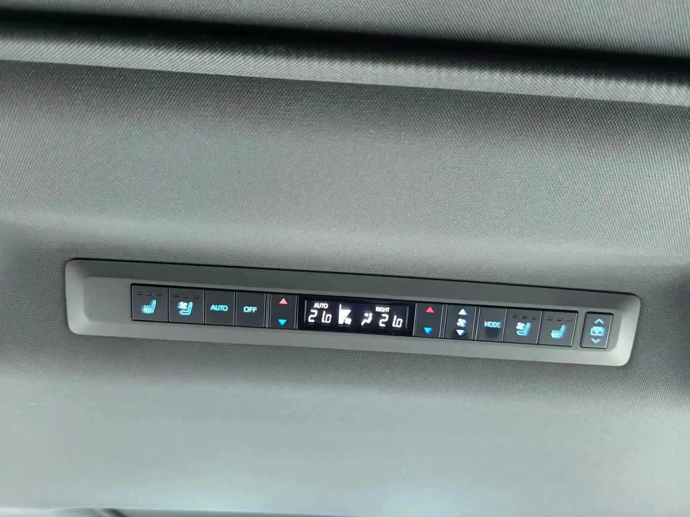 Toyota Sienna 2023 — Фото 12/19