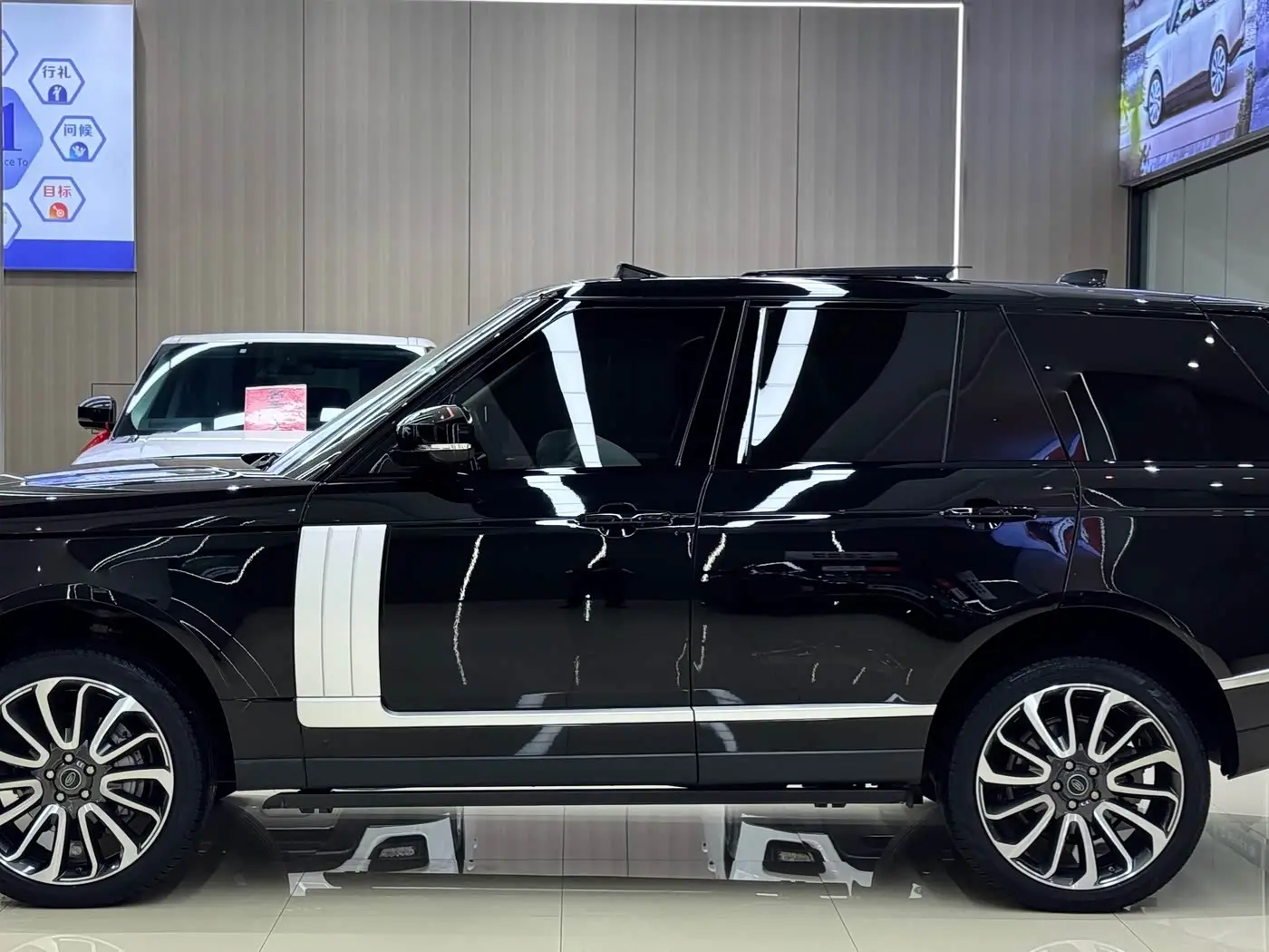 Land Rover Range Rover 2020 — Фото 2/19