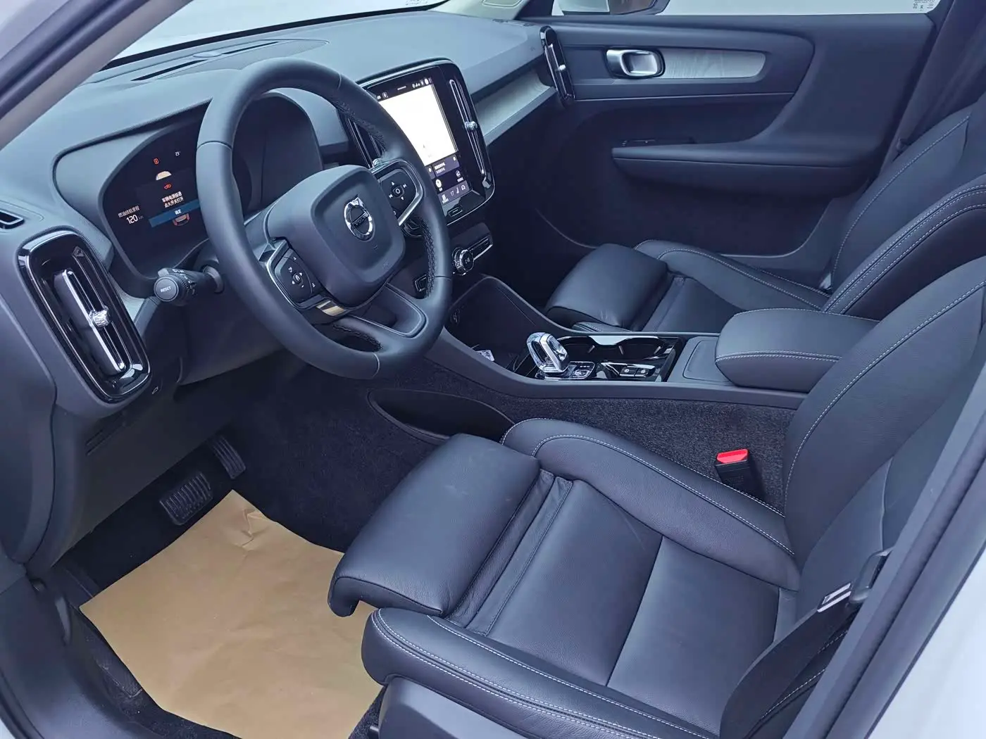 Volvo XC40 2025 — Фото 8/20