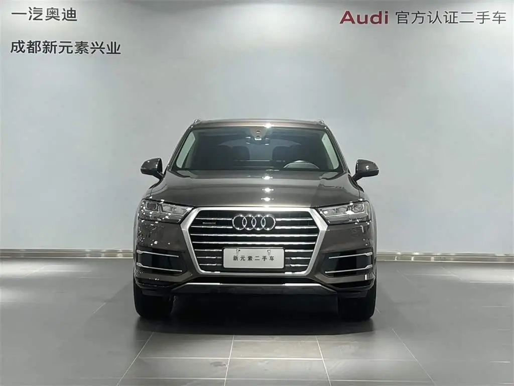 Audi Q7 2019 — Photo 2/15