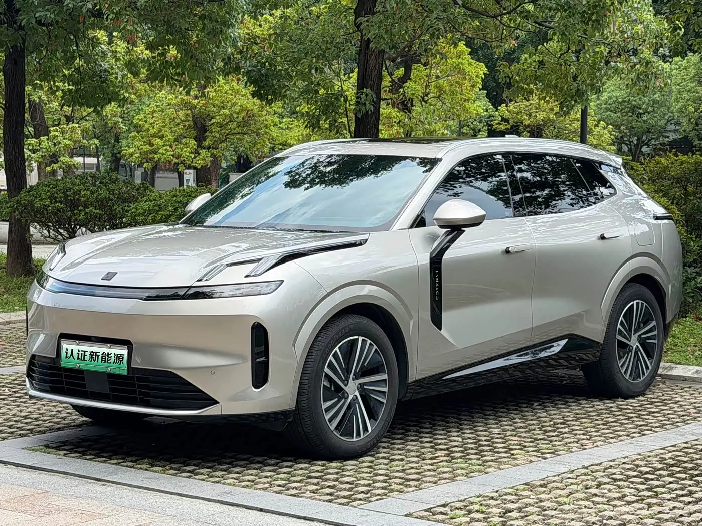 Lynk & Co 08 EM-P 2023 — Фото 1/17